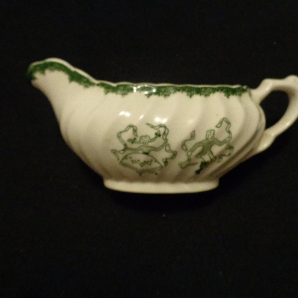 EARLY 1900S SCANDI OR SLAVIC LG CREAMER OR GRAVY